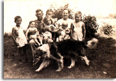 Brady Bertram Family 1943